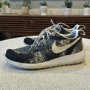 Nike Grey Snakeskin Vibe Runners